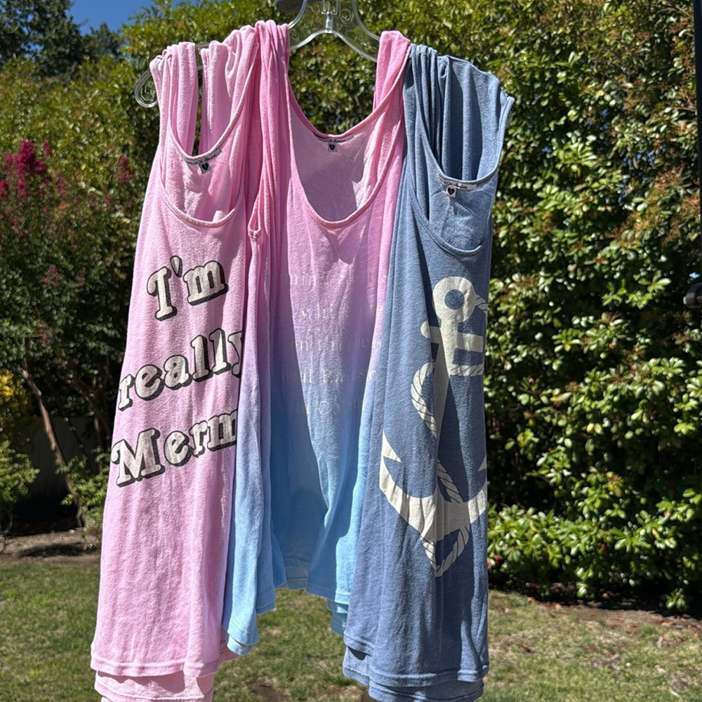 🌿 Wildfox Swim Pink and Blue Graphic T-Shirts X3